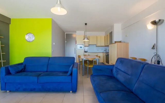 Apartment on Zeedijk With Stunning Sea View