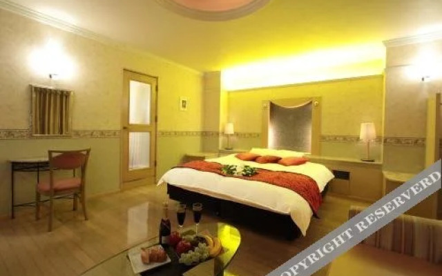 Pacela (Love Hotel)