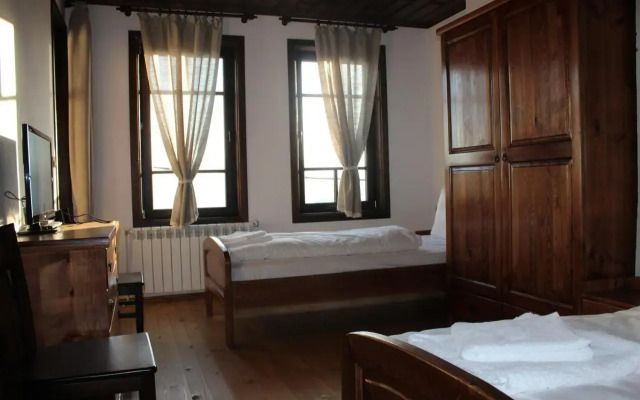 Delchevata Kushta V Leshten