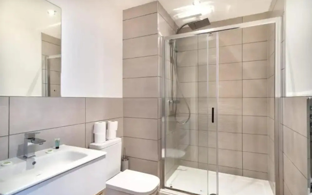 Snug 1BR Apt 4KTV Free Parking