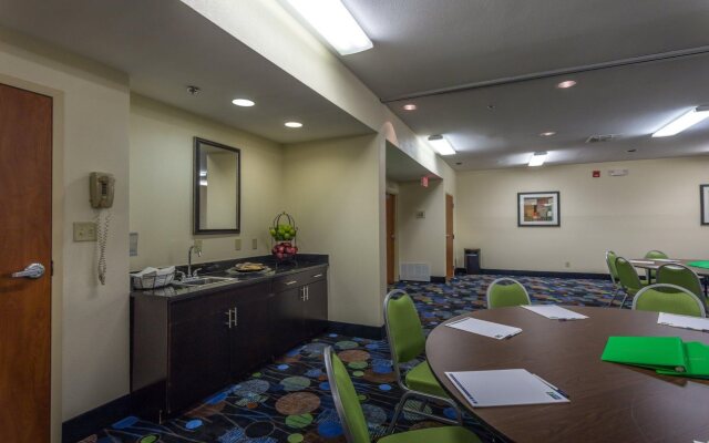 Holiday Inn Express Hotel & Suites Edmond by IHG