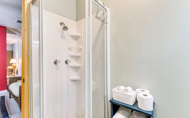 Pet-friendly Hiawassee Cabin w/ Lake Views & Sauna