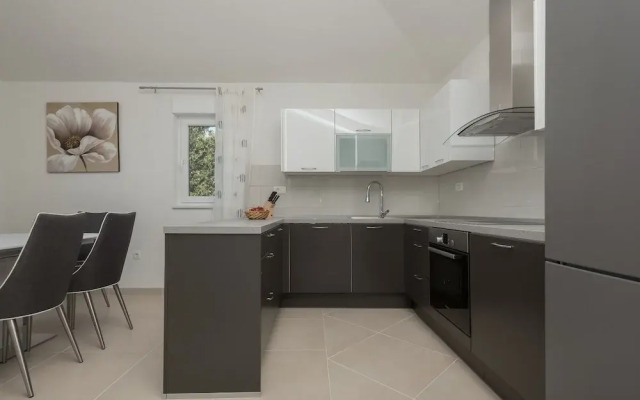 Apartments Mladen
