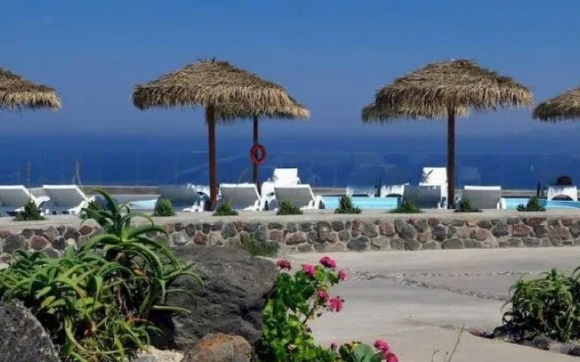 Oia's Sunset Apartments