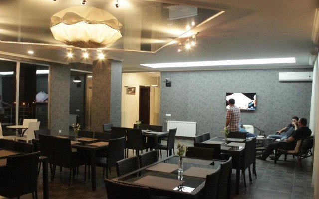Green Hotel
