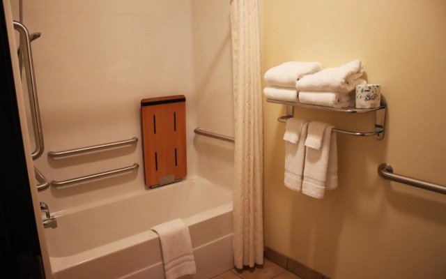 Edgewood Hotel & Suites