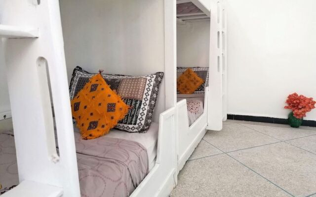 Cozy White House - Hostel