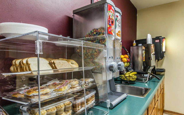 Days Inn by Wyndham Manitowoc