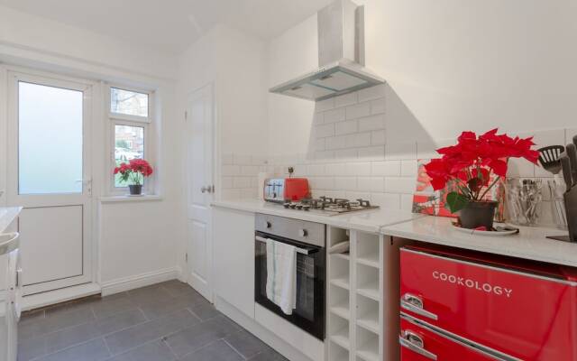 Spacious 3 Bedroom Flat Near Vibrant Camberwell