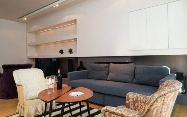 Urban Luxury Homm Apt. In Deinokratous Str.