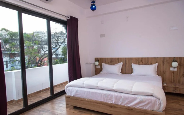 Strangers Hideaway Hostel