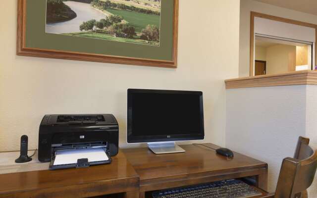 Super 8 by Wyndham Wall