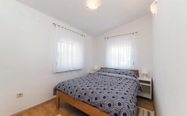 Stunning Apartment in Vir With 3 Bedrooms and Wifi