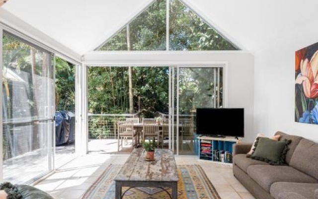 Byron Bay Accom 12 Childe Street, Byron Bay - Absolute Belongil Summerhouse – Balcony – Byron Bay