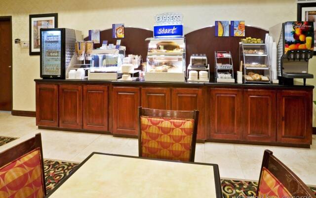 Holiday Inn Express & Suites New Boston by IHG