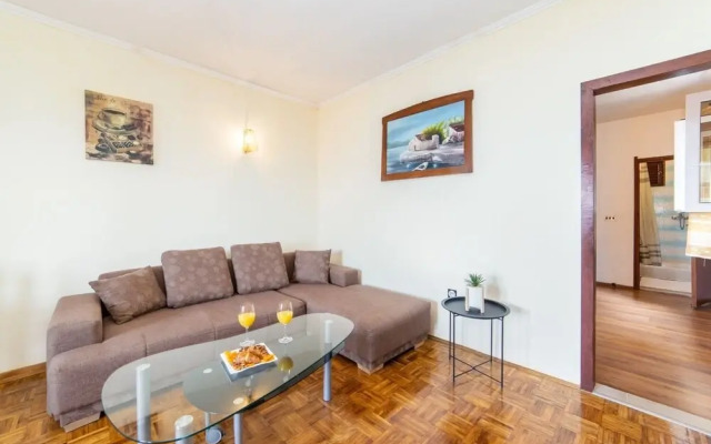 More - 60m From the sea - A1 Citron