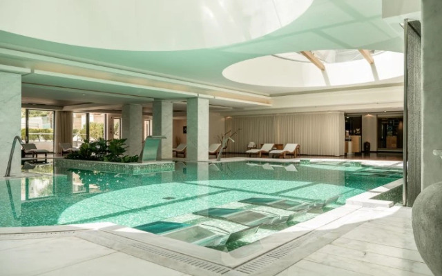Avra Imperial Hotel - The Residence Collection