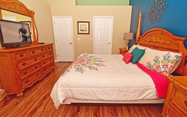 848KD Sunny Place 4 Br villa by RedAwning