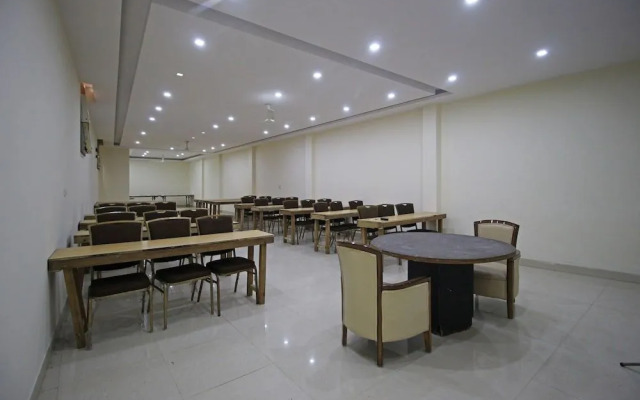 OYO 9011 Hotel Lohmod
