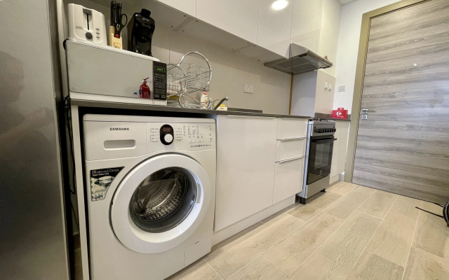 Spacious & Cute Studio with Balcony