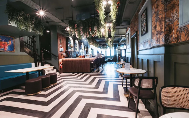 The Royal Bar & Shaker