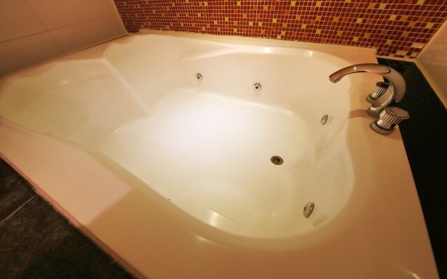 Goodstay Diamond Hotel