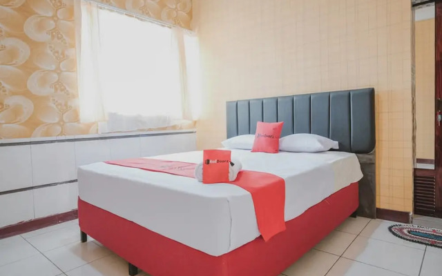 RedDoorz Plus near Maimun Palace 2 Medan