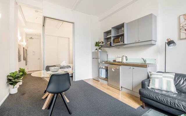 Open-Plan Living In The Heart Of Auckland