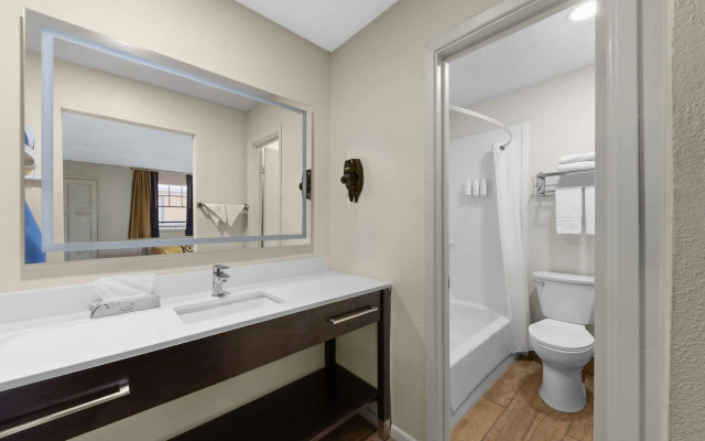 Super 8 by Wyndham New Orleans