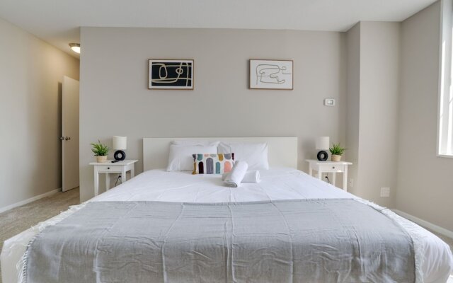 Stylish & Fantastic apt in Crystal City