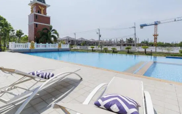 Pattaya town house three bedroom pool villa 【8 minutes drive to floating market + swimming pool】