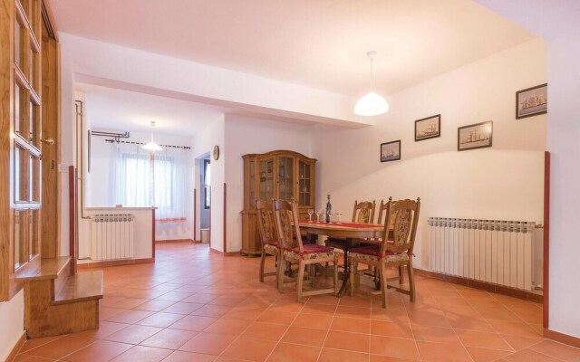 Awesome Home in Fazana With Wifi and 4 Bedrooms