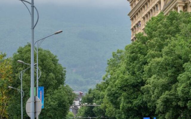 WuYu Hotel（Beibei District Government Zhuang Yuan Bei Light Rail station)