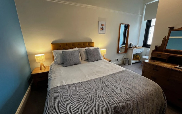 Corrie Hotel