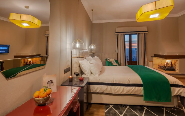 Ef Zin Studios & Suites