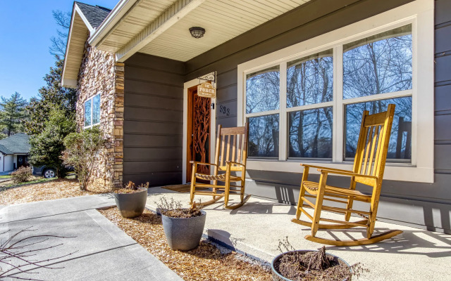 Irresistible Retreat w Pool Hot Tub Arcade