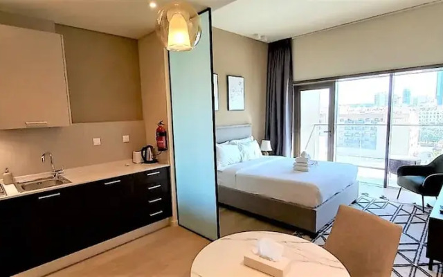 Park View Gorgeous Studio With Balcony