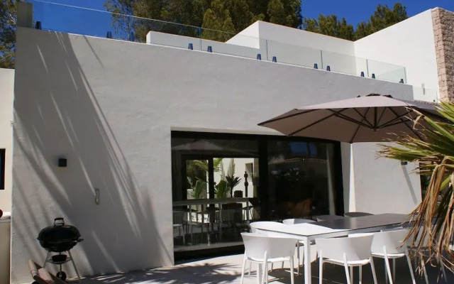 Charming Villa With sea Views