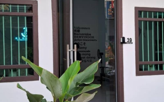 39 Love Lane - Smart Intelligent Inn