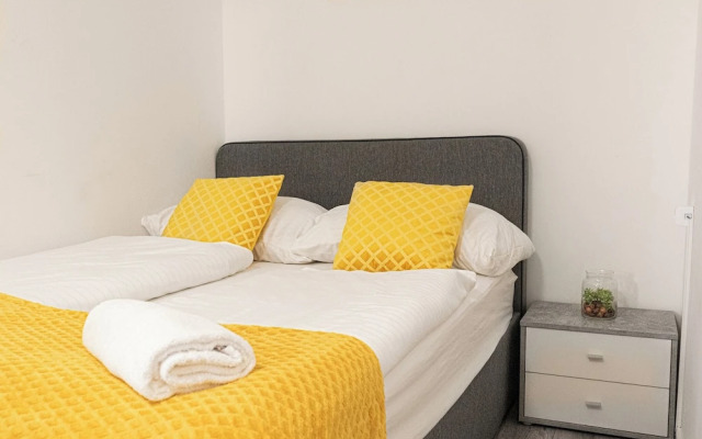 Affordable 3BR Apt near Hauptbahnhof