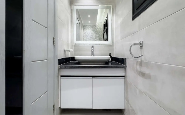 The Bold & Bright 3bdr Apt. 15 Min To Airport