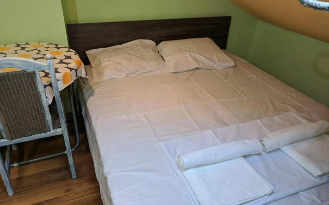 Midtown Place Apartment Loft таванска стая с баня DORIS 2