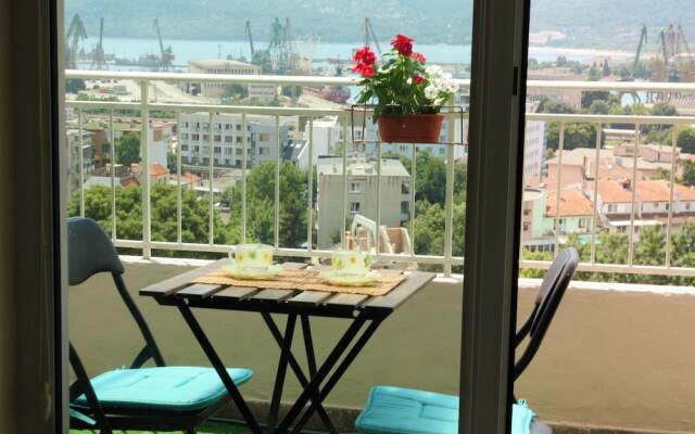 Sea view apartment in the city heart