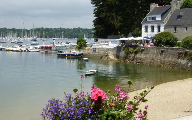 Old-world Retreat With Comfort