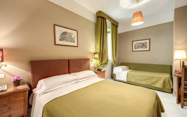 Landmark Summit Hotel