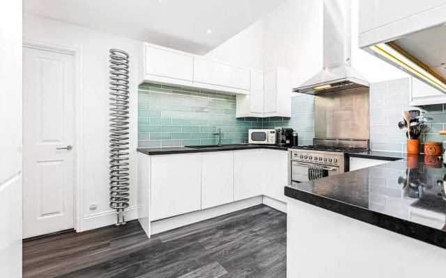 Bakersfield Retreat - From 200 Per Night