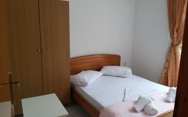 Apartments and Rooms Armanda