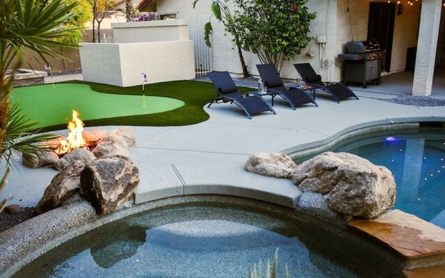 4-bdrm Vacation Dream Home W/backyard Paradise!