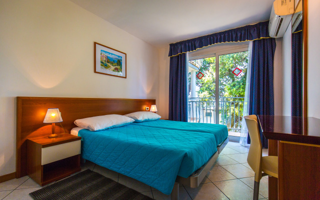 Splendid Golden Rocks Resort