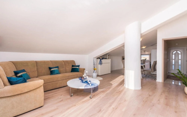 Awesome Apartment in Krk With 3 Bedrooms and Wifi